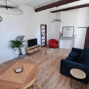 En Plein Coeur De - 55 M2 Renoves - Avec Parking , Pélissanne France